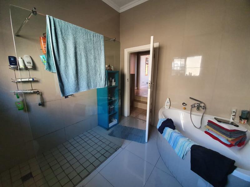 To Let 4 Bedroom Property for Rent in University Estate Western Cape